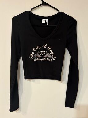 twik Black V-Neck Long Sleeve Graphic Crop Top